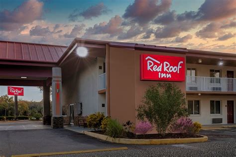 Head to Isle of Capri Casino (8.2 mi) or L'Auberge Casino (10.4 mi) to play the slots, spin the wheel and enjoy live entertainment all year round! Bring your winnings back to Red Roof Inn Sulphur for a comfortable sleep. Stay with us. Family Fun:SPAR Water Park, a city-run seasonal water park, attracts all ages with 2 slides, a splash pool, and ...